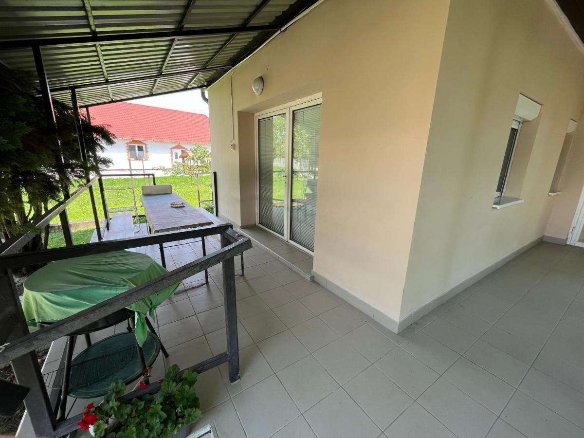 Tiszavirag Apartman Tiszakeszi Екстер'єр фото