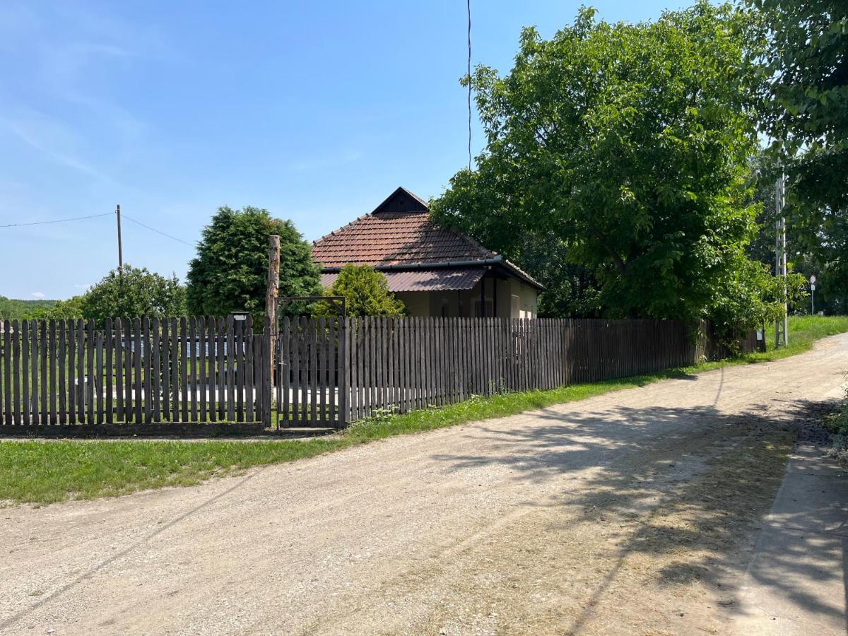Tiszavirag Apartman Tiszakeszi Екстер'єр фото