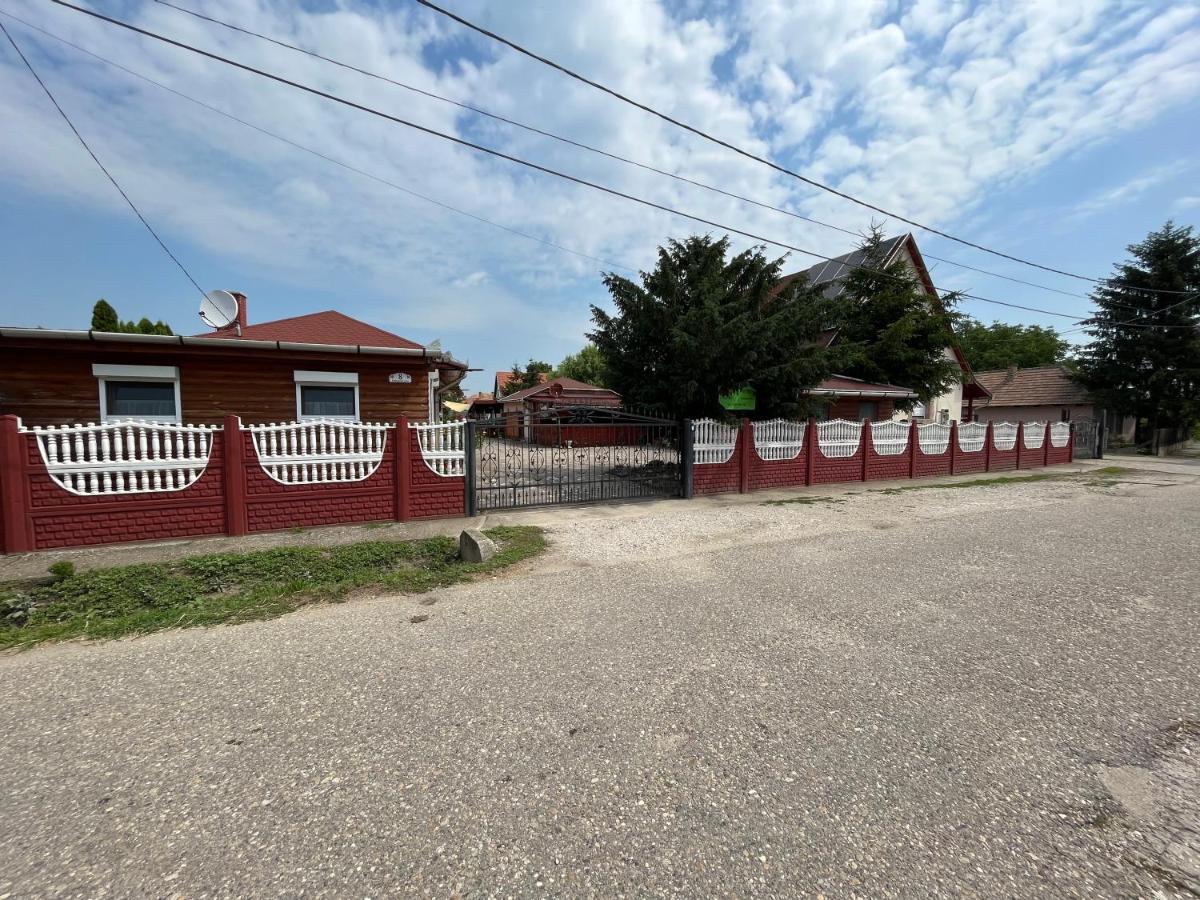 Tiszavirag Apartman Tiszakeszi Екстер'єр фото